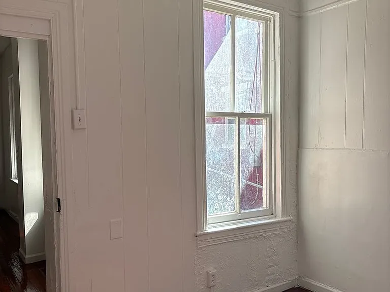 527 S Queen St #1 — Photo 2