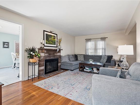 2nd image of 541 Crestline Dr