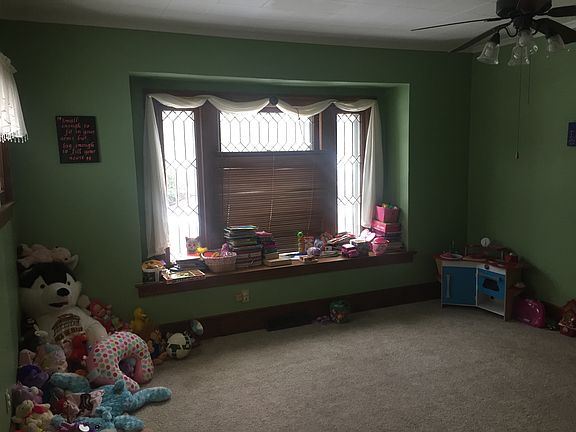 2nd image of 702 W Henley St