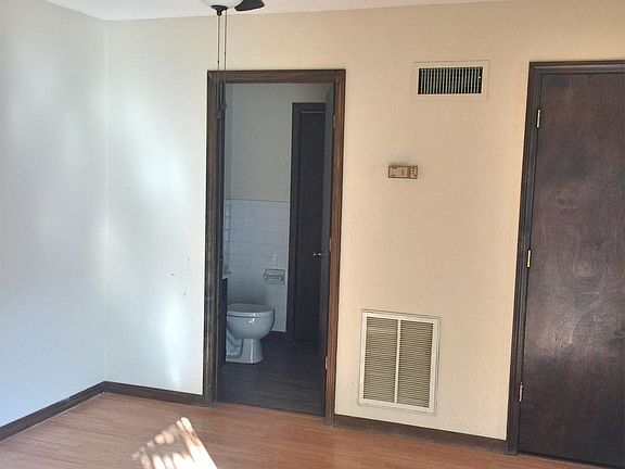 4th image of 9000 Creekside Ln APT D