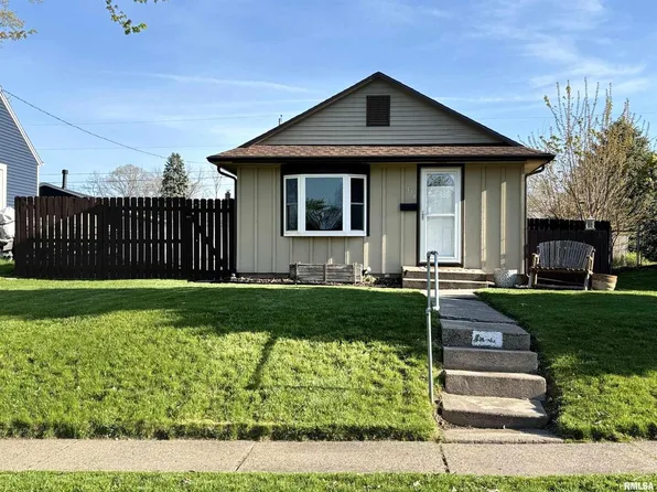1428 W 37th St, Davenport, IA 52806