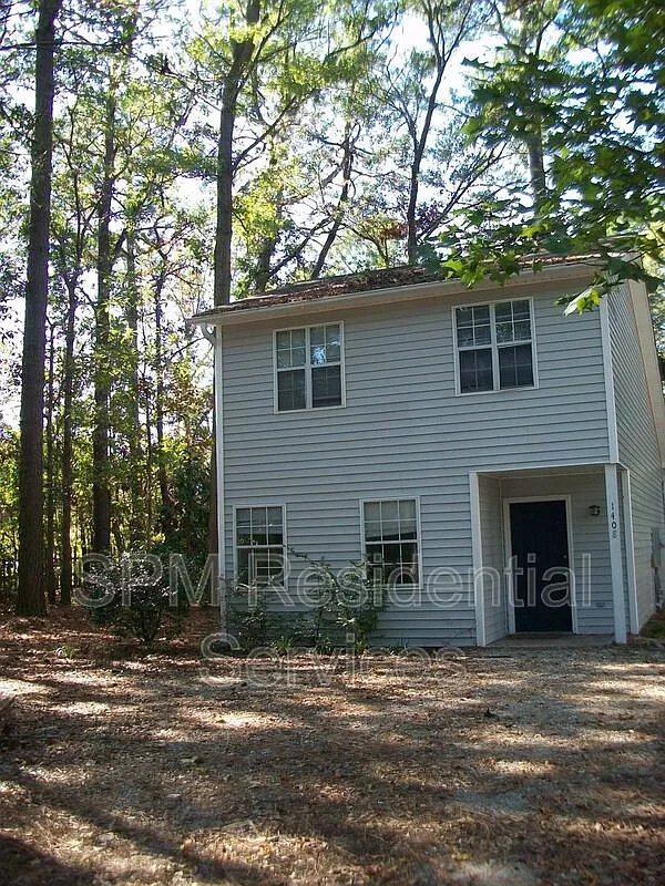3 bed, 2.0 bath, 1300 sqft, $1,825 — Photo 1