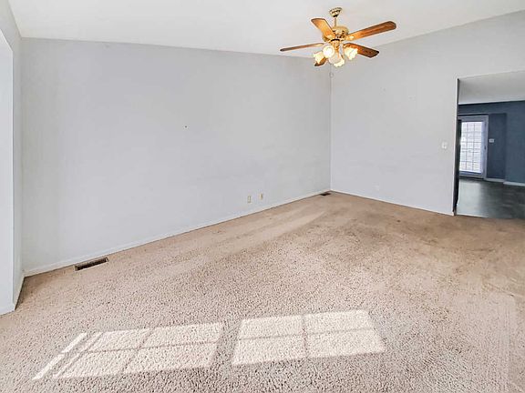 4th image of 921 Van Buren Ave