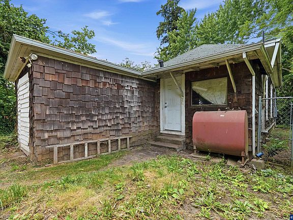 5th image of 796 25th St SE