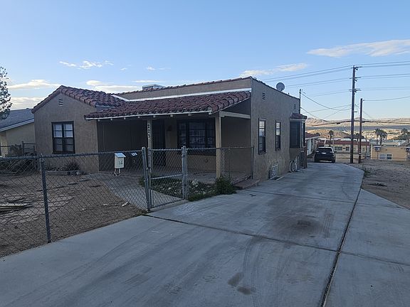 3rd image of 225 E Fredricks St