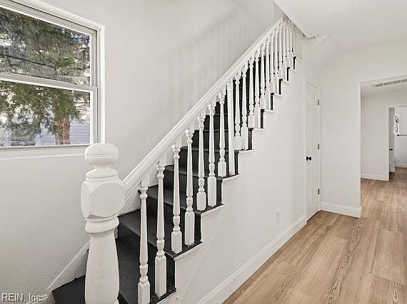 4th image of 152 Lee St
