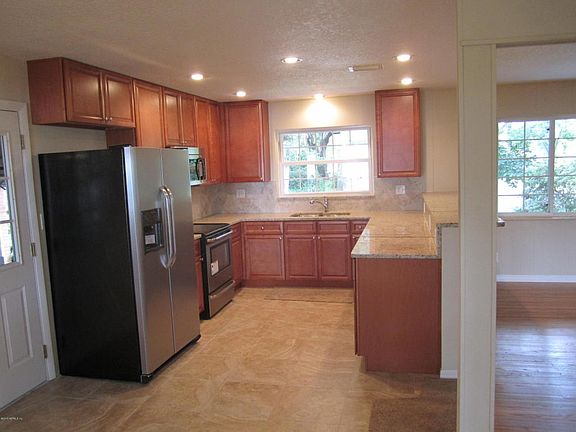 5th image of 17813 N Main St