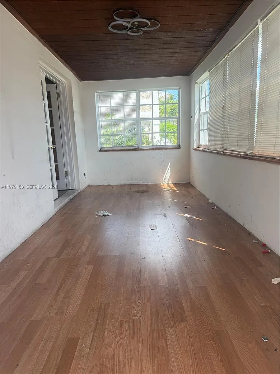 Building Photo - 1640 Funston St