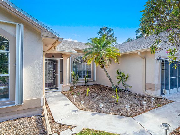 4th image of 104 SW Sebring Circle
