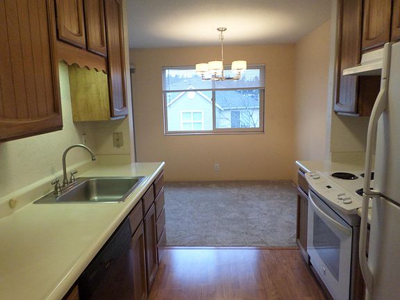 3rd image of 12035 32nd Ave NE APT 403