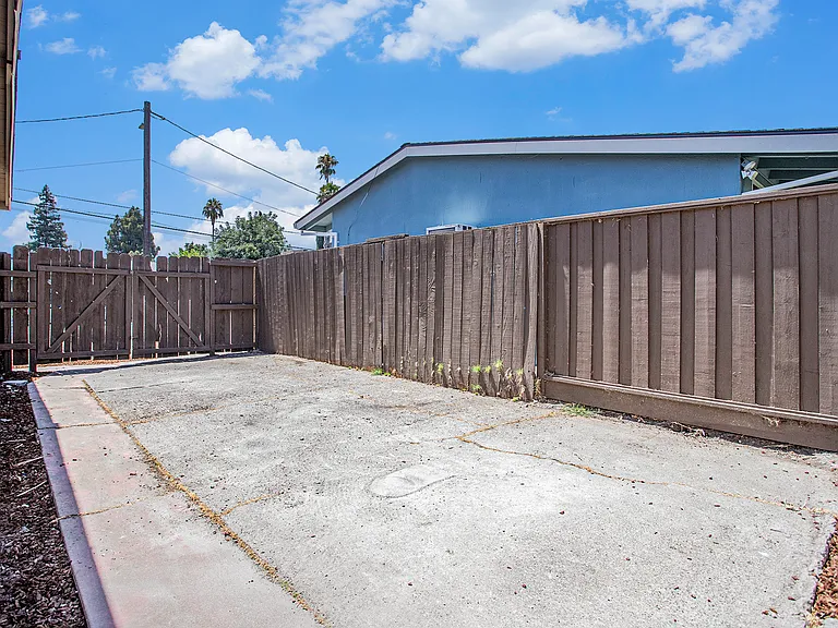 1731 Gelbke Ln — Photo 17