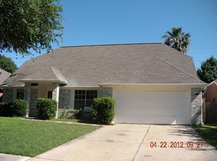 4911 Meadowglen Dr, Pearland, TX 77584