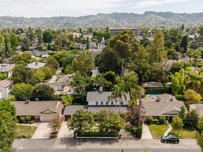 13230 Hesby St — Photo 49