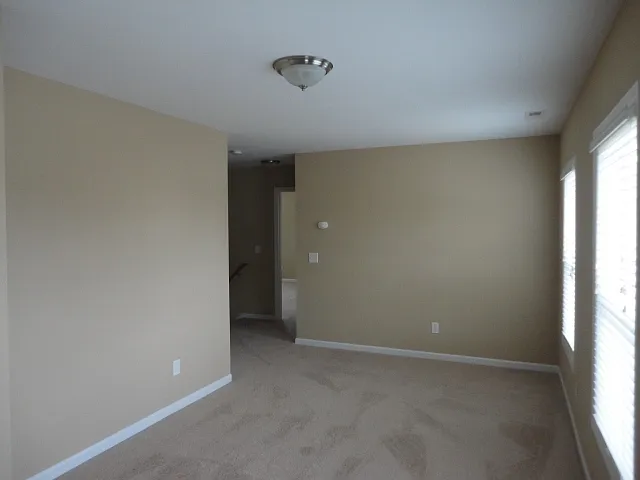 210 Goldfinch Ct — Photo 8