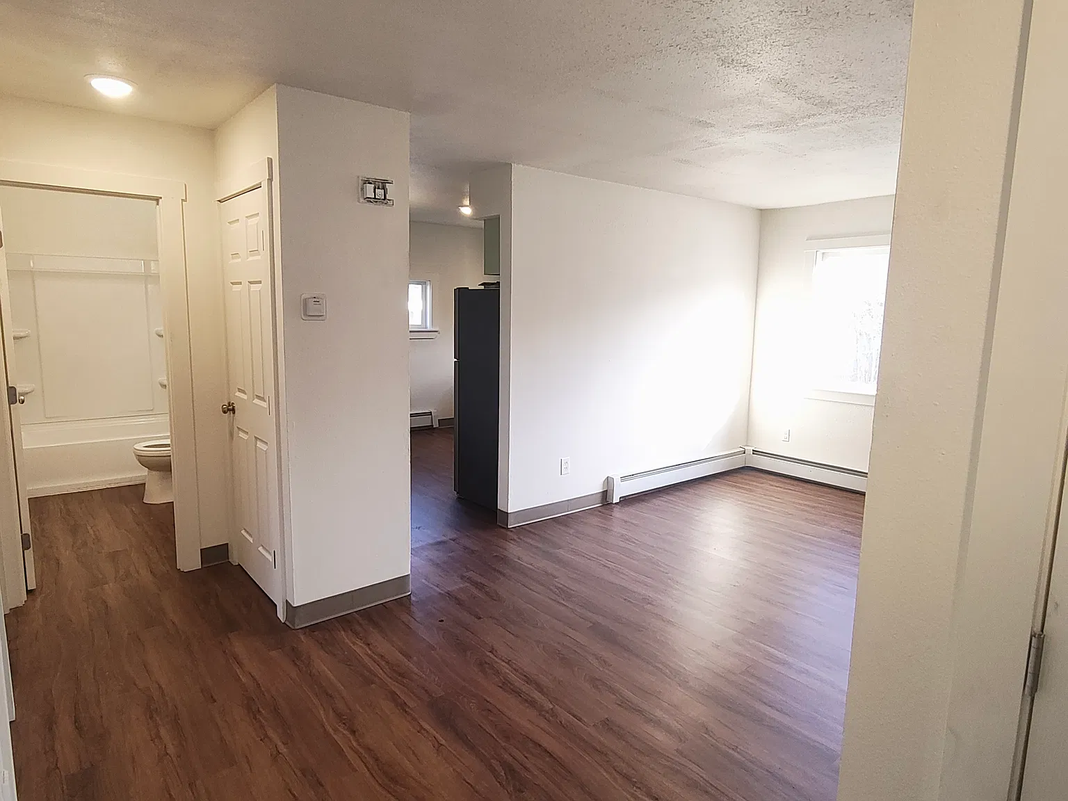 3 bed, 1026 sqft, $2,100 — Photo 4