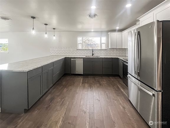 5th image of 3 Schreiber Avenue