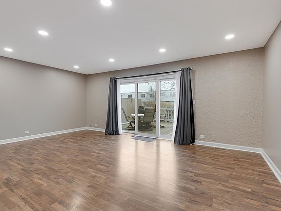 3rd image of 690 Versailles Cir Unit C