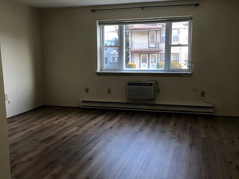 297 Main St #7 — Photo 4