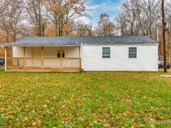 113 Fresh Ponds Rd S, Monroe Township, NJ 08831