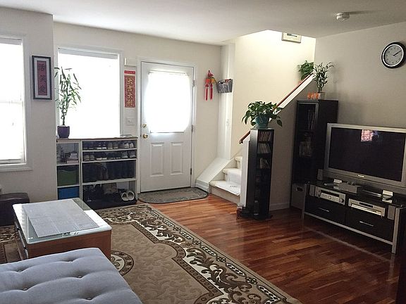 4th image of 1162 North Ave #4