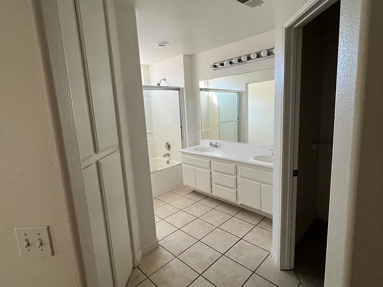 4323 Exmoor Ct — Photo 12