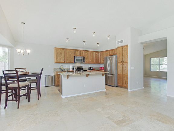 4th image of 1261 W Canary Way