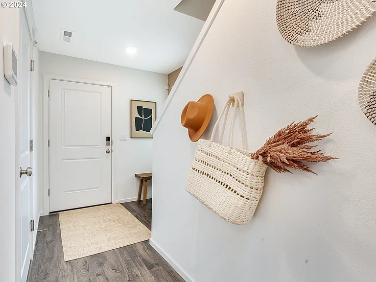 5401 NE 66th Pl — Photo 2
