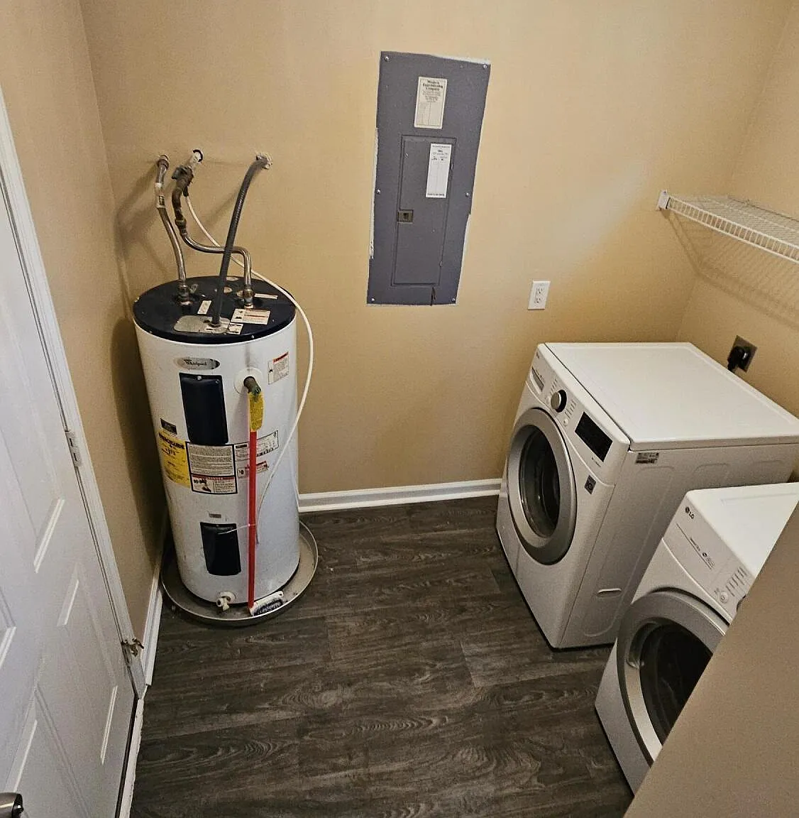 3 bed, 2.0 bath, $1,300 — Photo 3