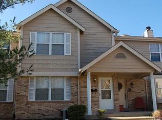 253 Carmel Woods Dr, Ballwin, MO 63021