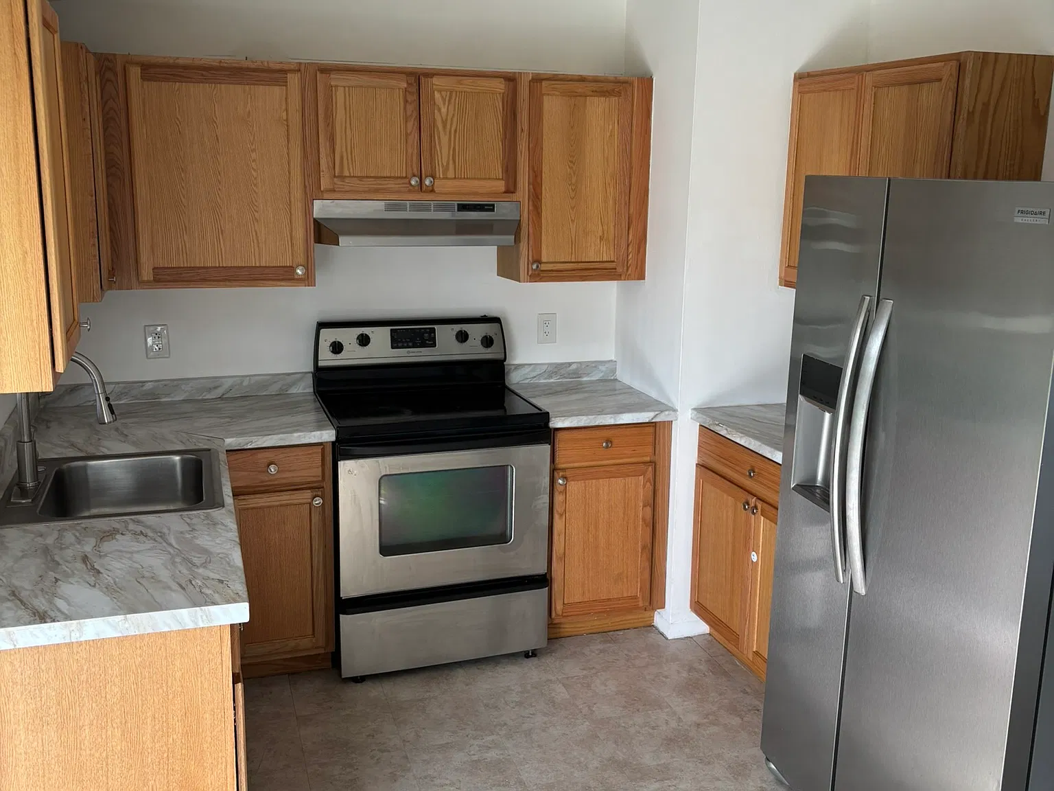4 bed, 1.5 bath, 1704 sqft, $2,290 — Photo 2