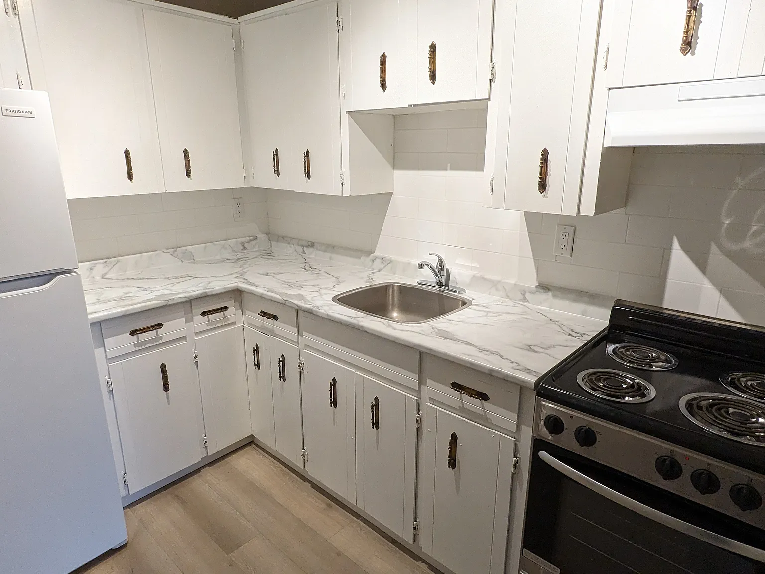 Cheam View Apartments 2 — Photo 2