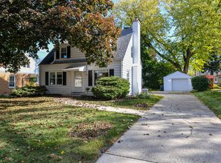 618 N 98th St, Wauwatosa, WI 53226
