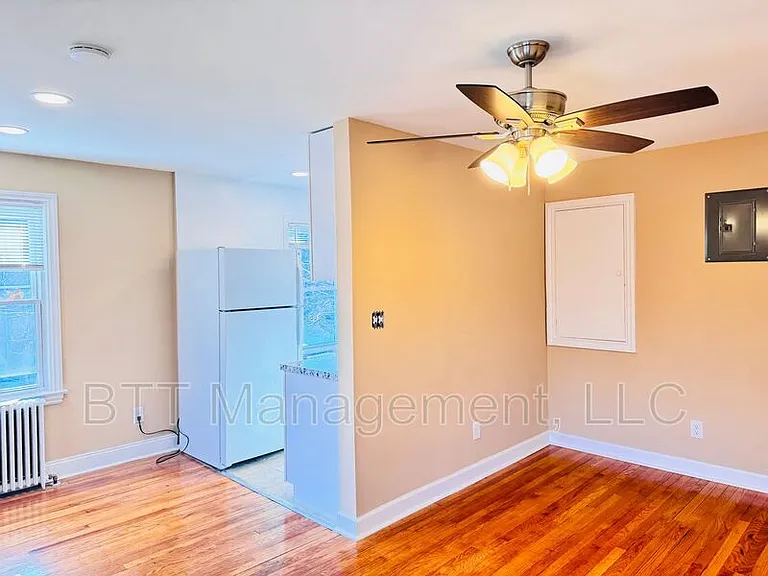908 Hudson Ave #6 — Photo 5