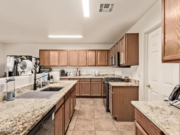 5758 W King Snake Dr, Tucson, AZ 85742