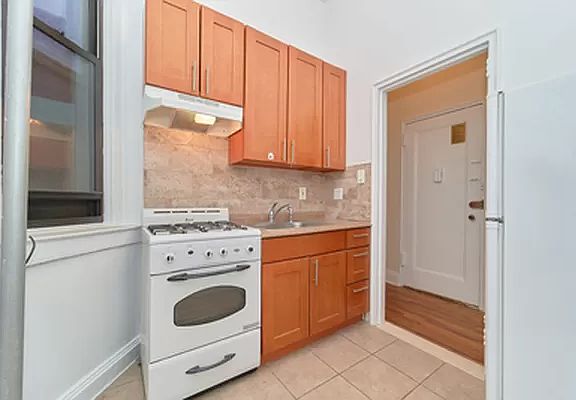 5th image of 123 E 82nd St APT 5B