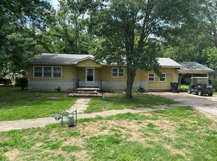 212 S Huston Ave, Altamont, KS 67330
