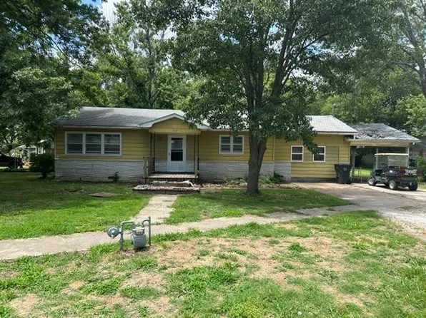 212 S Huston Ave, Altamont, KS 67330