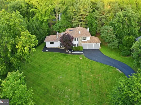 905 Falls Bridge Ln, Great Falls, VA 22066