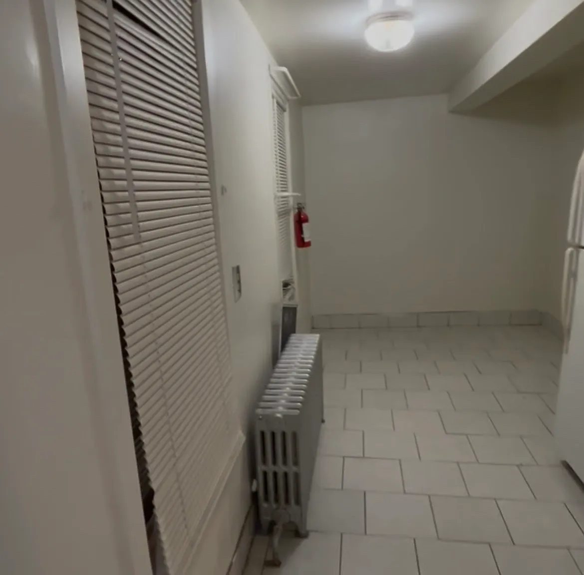 3 bed, 1100 sqft, $2,100 — Photo 3