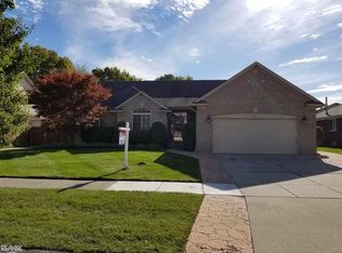 22618 Bluewater Dr, Macomb, MI 48044