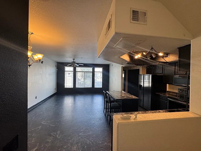 2402 E 5th St #1553 — Photo 1