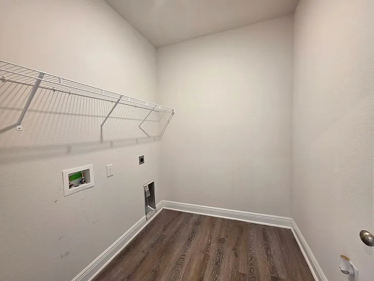 7757 Burnside Loop — Photo 32