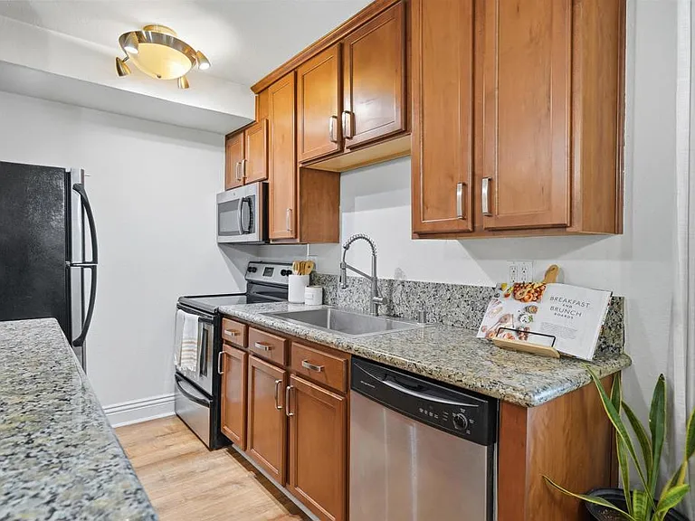 5505 Adelaide Ave #14 — Photo 4