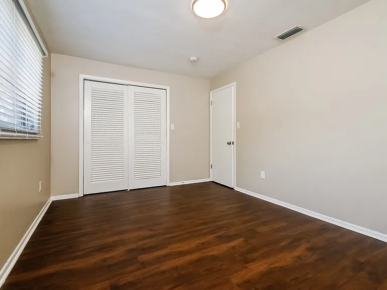 712 Canterbury Rd — Photo 12