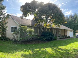 4180 Meadow View Ln, Hydesville, CA 95547