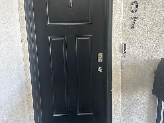 3rd image of 107 W Seasons Dr
