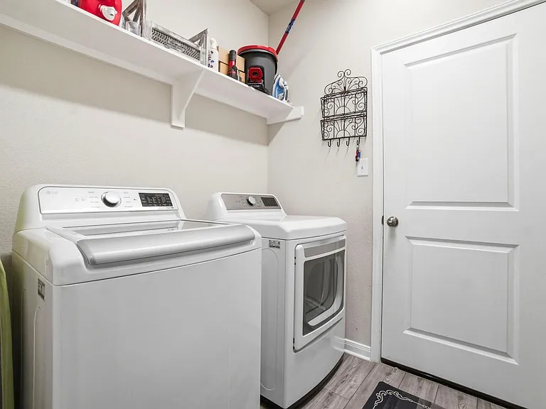 1318 Kingsgate Dr — Photo 26