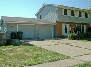 8784 Summit Dr, Clive, IA 50325