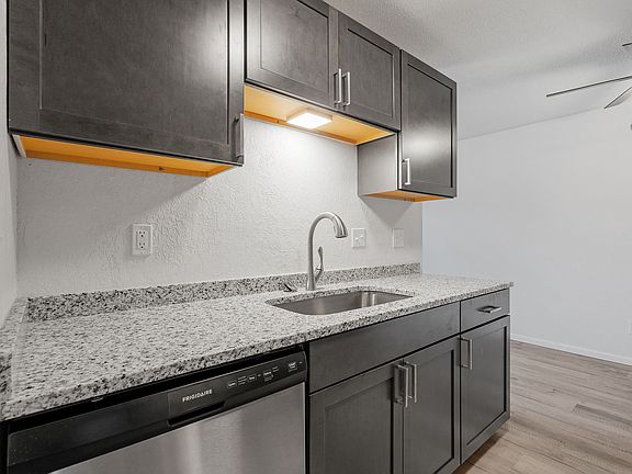 3rd image of 1212 Washington Memorial Dr #128