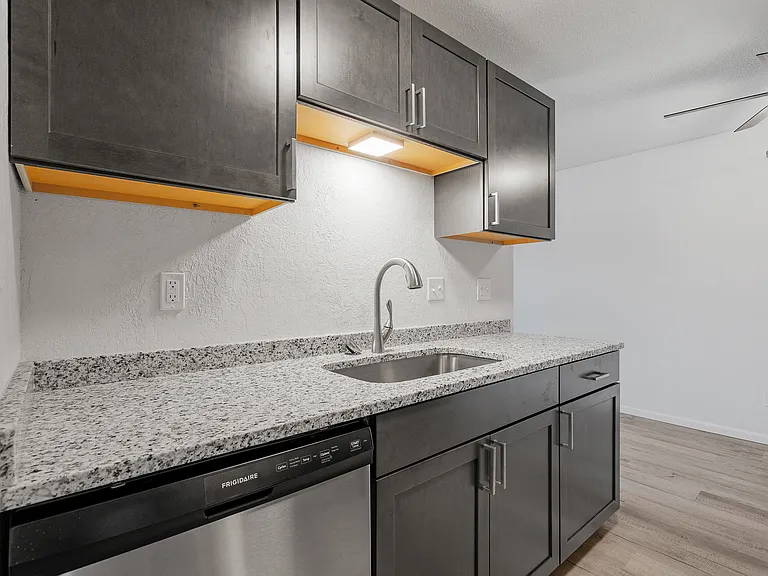 The Landing Apartments — Photo 6